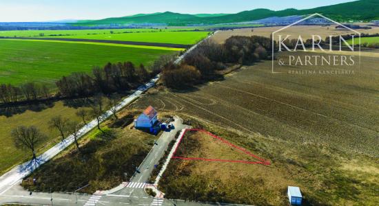 Slnečný pozemok 559 m² s projektom domu