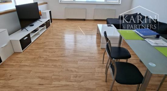 PRENÁJOM: 3 I. BYT 80 M2 V DOME, BRATISLAVA - NOVÉ MESTO, CENA:  950 €/ MESIAC + (PARKOVANIE MOŽNÉ PRED DOMOM).