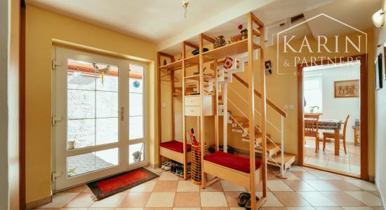 STUPAVA - Rodinný dom s atmosférou  - 5 izieb, záhrada, záhradný domček, bazén, parkovanie