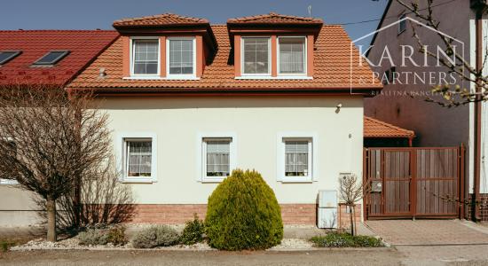 STUPAVA - Rodinný dom s atmosférou  - 5 izieb, záhrada, záhradný domček, bazén, parkovanie