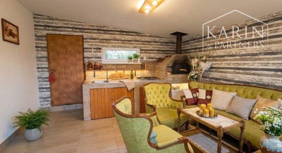 ŠTÝLOVÁ KOMPLETNE ZREKONŠTRUOVANÁ CHATA S BAZÉNOM A ZÁHRADOU – IDEÁLNA NA ODDYCH AJ CELOROČNÉ BÝVANIE - NOVÉ ZÁMKY