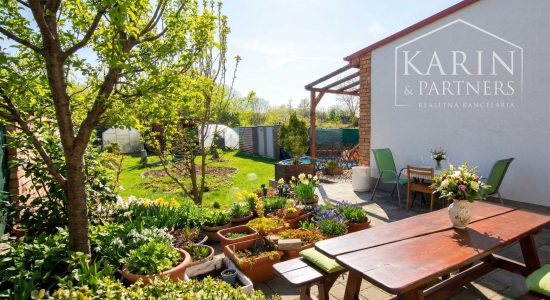 ŠTÝLOVÁ KOMPLETNE ZREKONŠTRUOVANÁ CHATA S BAZÉNOM A ZÁHRADOU – IDEÁLNA NA ODDYCH AJ CELOROČNÉ BÝVANIE - NOVÉ ZÁMKY