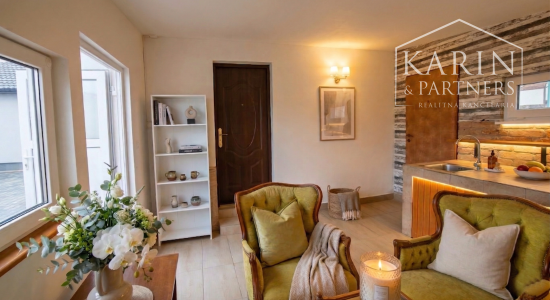 ŠTÝLOVÁ KOMPLETNE ZREKONŠTRUOVANÁ CHATA S BAZÉNOM A ZÁHRADOU – IDEÁLNA NA ODDYCH AJ CELOROČNÉ BÝVANIE - NOVÉ ZÁMKY