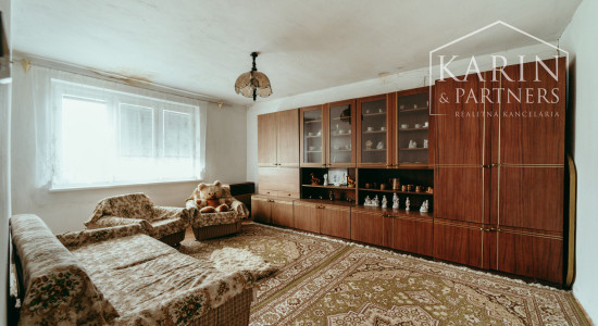 10 izbový rodinný dom v okrajovej časti obce Brodské