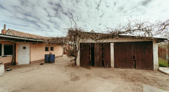 10 izbový rodinný dom v okrajovej časti obce Brodské