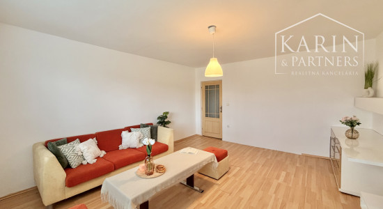 3-izb. RD Pastuchov (8 km od Hlohovca), 2 garáže, dieľňa+2 izby v podkroví