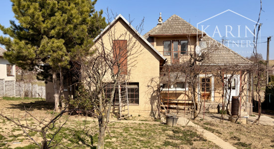 3-izb. RD Pastuchov (8 km od Hlohovca), 2 garáže, dieľňa+2 izby v podkroví