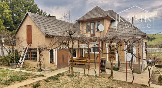 3-izb. RD Pastuchov (8 km od Hlohovca), 2 garáže, dieľňa+2 izby v podkroví