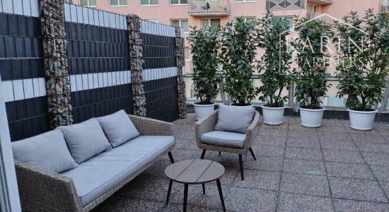 KOMPLETNE ZREKONŠTRUOVANÝ PRIESTRANNÝ 3I BYT S ROZĽAHLOU TERASOU