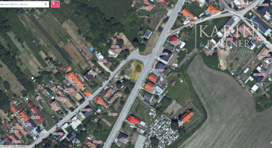 Komerčný pozemok v srdci Smoleníc – priamo na hlavnom ťahu