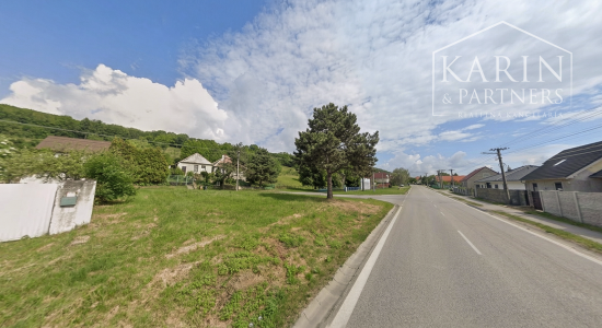 Komerčný pozemok v srdci Smoleníc – priamo na hlavnom ťahu