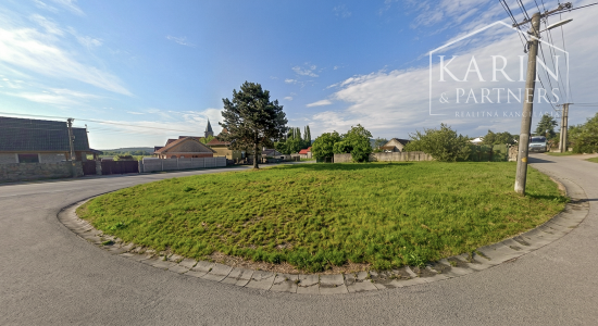 Komerčný pozemok v srdci Smoleníc – priamo na hlavnom ťahu