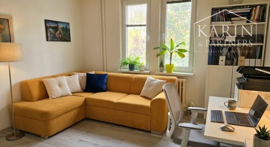 PREDAJ–Nadštandardný 3-izbový byt  s loggiou v  top lokalite Ružinova – Trávniky