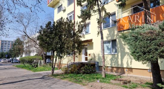 KOMPLETNE ZREKONŠTRUOVANÝ ZARIADENÝ BYT V RUŽINOVE – EXNÁROVA ULICA