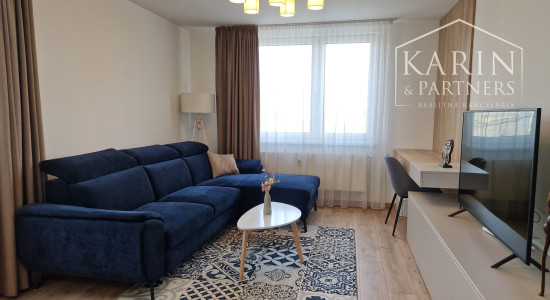 KOMPLETNE ZREKONŠTRUOVANÝ ZARIADENÝ BYT V RUŽINOVE – EXNÁROVA ULICA