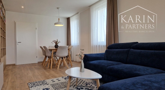 KOMPLETNE ZREKONŠTRUOVANÝ ZARIADENÝ BYT V RUŽINOVE – EXNÁROVA ULICA