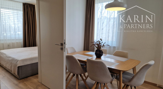 KOMPLETNE ZREKONŠTRUOVANÝ ZARIADENÝ BYT V RUŽINOVE – EXNÁROVA ULICA