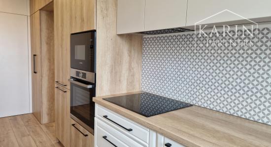 KOMPLETNE ZREKONŠTRUOVANÝ ZARIADENÝ BYT V RUŽINOVE – EXNÁROVA ULICA