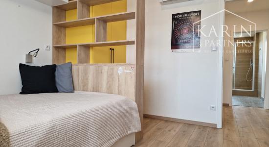 KOMPLETNE ZREKONŠTRUOVANÝ ZARIADENÝ BYT V RUŽINOVE – EXNÁROVA ULICA