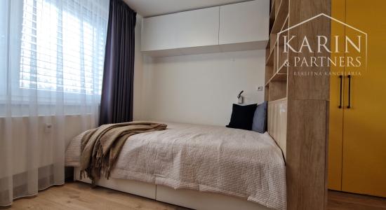 KOMPLETNE ZREKONŠTRUOVANÝ ZARIADENÝ BYT V RUŽINOVE – EXNÁROVA ULICA