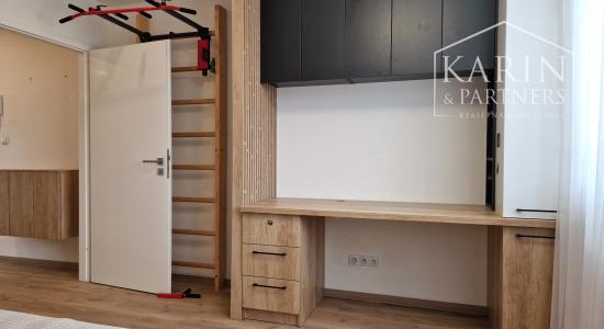 KOMPLETNE ZREKONŠTRUOVANÝ ZARIADENÝ BYT V RUŽINOVE – EXNÁROVA ULICA