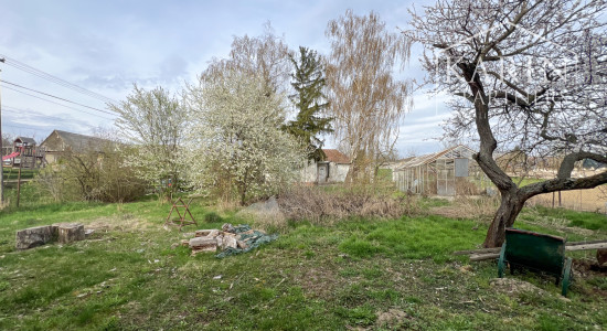 Stavebný pozemok v tichej uličke