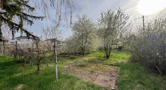 Stavebný pozemok v tichej uličke