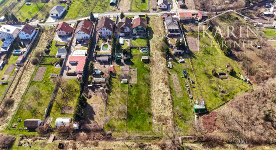 Stavebný pozemok s rozlohou 1758 m² v obci Lošonec.