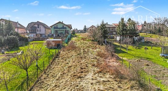 Stavebný pozemok s rozlohou 1758 m² v obci Lošonec.