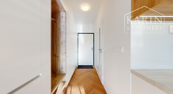 KOMPLETNE ZARIADENÝ 1I BYT S BALKÓNOM A PARKOVACÍM MIESTOM