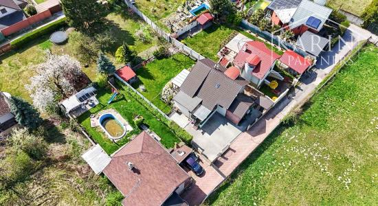 RODINNÝ DOM PRI DUNAJI S DOVOLENKOVOU ATMOSFÉROU - HAMULIAKOVO