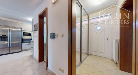 PRIESTRANNÝ 5I RODINNÝ DOM S DVOJGARÁŽOU A KRÁSNOU ZÁHRADOU