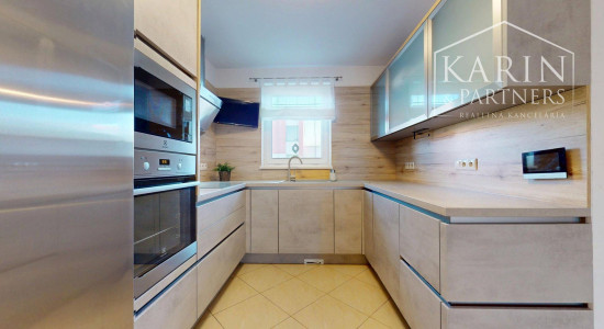 PRIESTRANNÝ 5I RODINNÝ DOM S DVOJGARÁŽOU A KRÁSNOU ZÁHRADOU