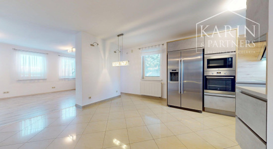 PRIESTRANNÝ 5I RODINNÝ DOM S DVOJGARÁŽOU A KRÁSNOU ZÁHRADOU