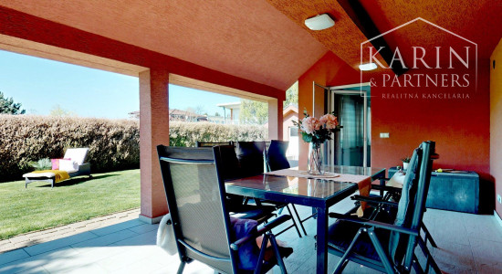 PRIESTRANNÝ 5I RODINNÝ DOM S DVOJGARÁŽOU A KRÁSNOU ZÁHRADOU