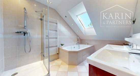 PRIESTRANNÝ 5I RODINNÝ DOM S DVOJGARÁŽOU A KRÁSNOU ZÁHRADOU