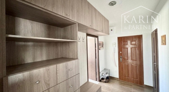 ZREKONŠTRUOVANÝ A ZARIADENÝ 3+1 BYT S LOGGIOU, SKALICA