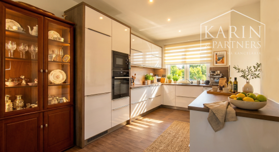 Na predaj novostavba rodinného domu s krásnym udržiavaným pozemkom, v súkromnou areáli, okolie Nových Zámkov