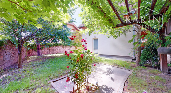 KOMPLETNE ZARIADENÝ PODPIVNIČENÝ DVOJPODLAŽNÝ 3I RODINNÝ DOM SO ZÁHRADOU