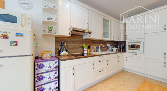 KOMPLETNE ZARIADENÝ PODPIVNIČENÝ DVOJPODLAŽNÝ 3I RODINNÝ DOM SO ZÁHRADOU