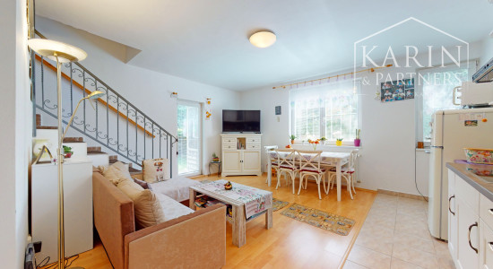 KOMPLETNE ZARIADENÝ PODPIVNIČENÝ DVOJPODLAŽNÝ 3I RODINNÝ DOM SO ZÁHRADOU