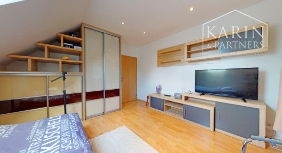 KOMPLETNE ZARIADENÝ PODPIVNIČENÝ DVOJPODLAŽNÝ 3I RODINNÝ DOM SO ZÁHRADOU