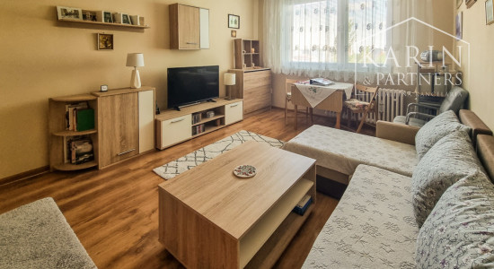 ZREKONŠTRUOVANÝ A KOMPLETNE ZARIADENÝ 1I BYT S PIVNICOU