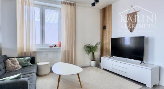 Nádherný, kompletne zariadený 3-izbový byt (66 m²) z r. 2018 s vlastným parkovaním v top lokalite, Skalica