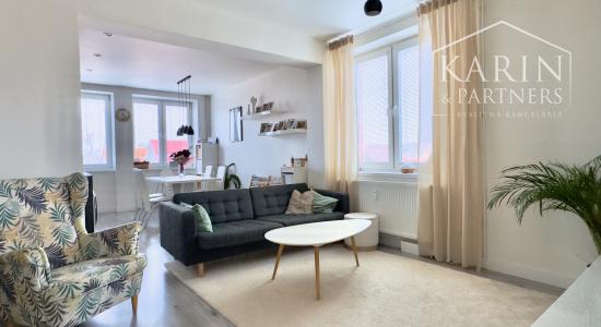 Nádherný, kompletne zariadený 3-izbový byt (66 m²) z r. 2018 s vlastným parkovaním v top lokalite, Skalica