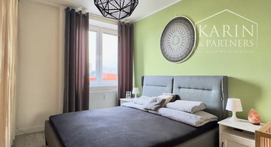 Nádherný, kompletne zariadený 3-izbový byt (66 m²) z r. 2018 s vlastným parkovaním v top lokalite, Skalica