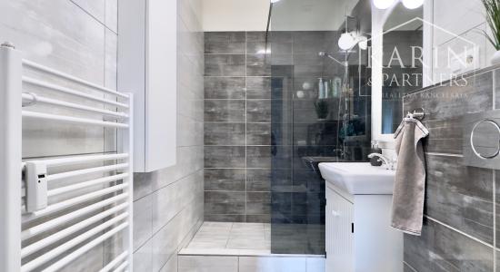 Nádherný, kompletne zariadený 3-izbový byt (66 m²) z r. 2018 s vlastným parkovaním v top lokalite, Skalica