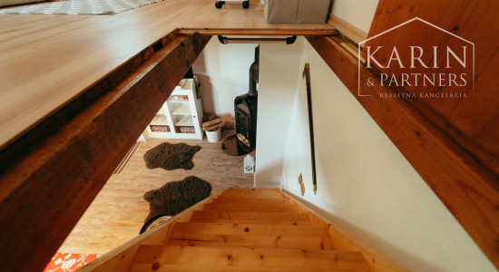 ZARIADENÁ MUROVANÁ CHATA S VÝHĽADOM – OSUSKÉ