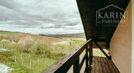 ZARIADENÁ MUROVANÁ CHATA S VÝHĽADOM – OSUSKÉ