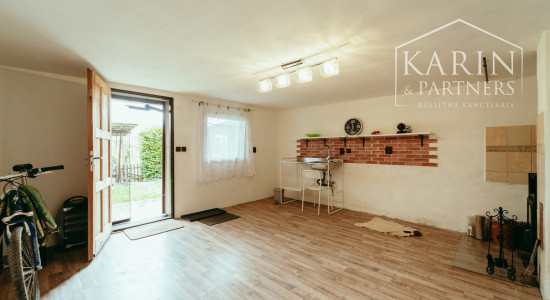 ZARIADENÁ MUROVANÁ CHATA S VÝHĽADOM – OSUSKÉ